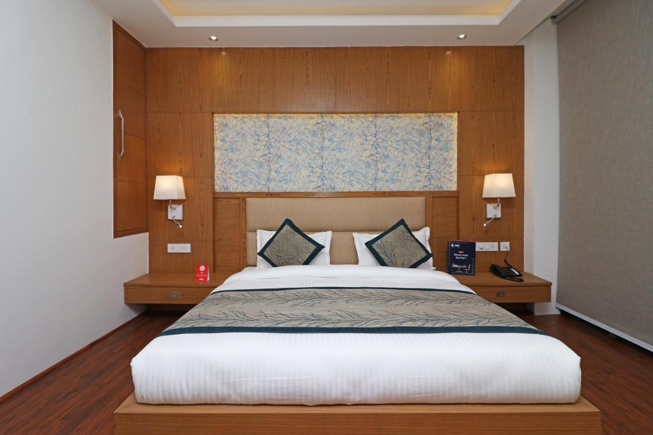 Capital O Hotel Star Inn Near Chhatarpur Metro Station New Delhi Exterior photo