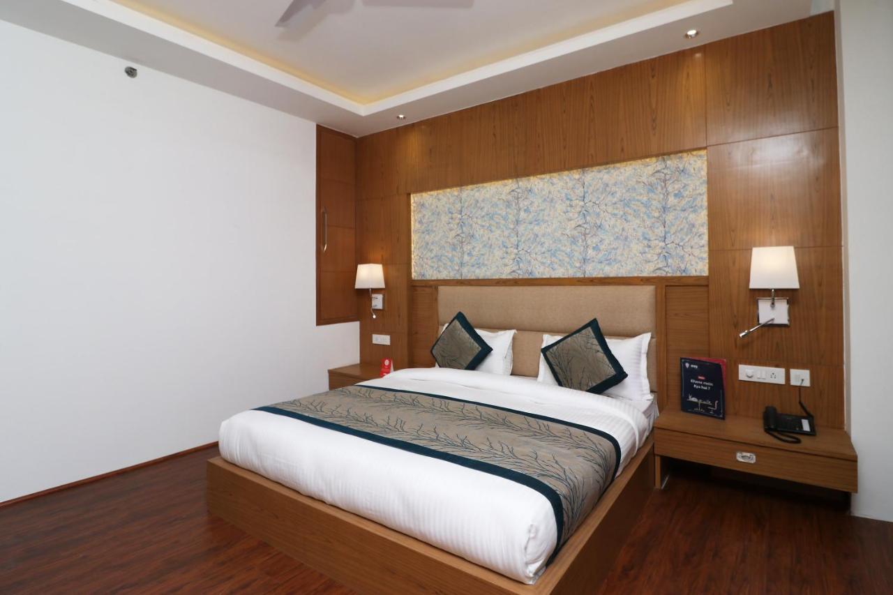 Capital O Hotel Star Inn Near Chhatarpur Metro Station New Delhi Exterior photo